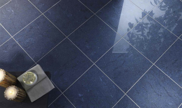 azulejo brillante en el suelo