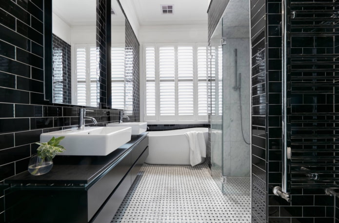 azulejo negro brillante en el baño