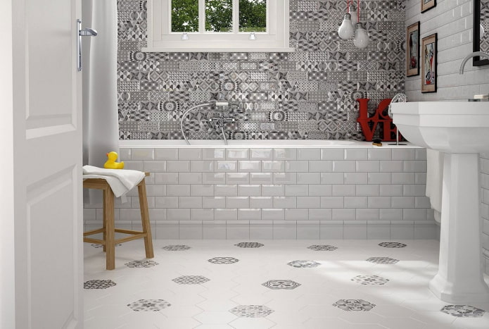 mampara de baño con azulejos esmaltados