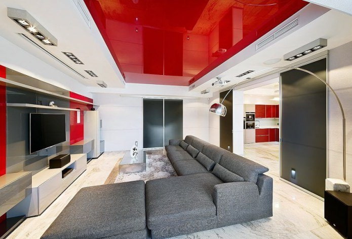 Techo blanco y rojo