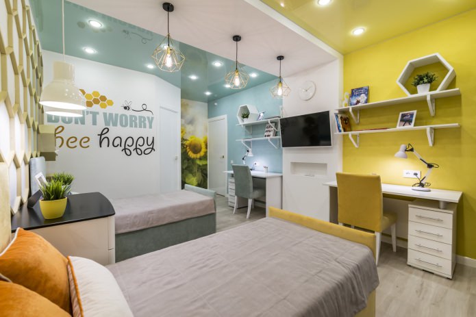 Estructura tensada de dos niveles en la habitación infantil