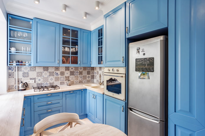 Cocina azul en forma de U