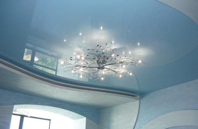 Estructura de techo gris y azul