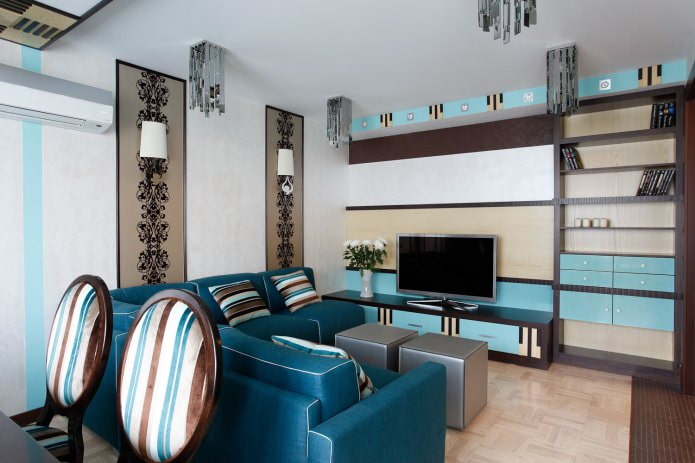 Interior de sala de estar marrón y azul