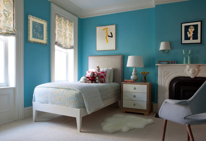 decoración en el interior de Habitación infantil en tonos azules