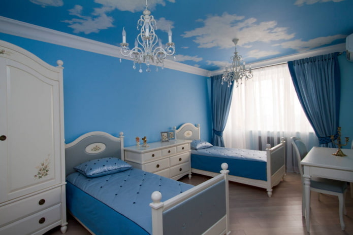decoración en el interior de una habitación infantil en tonos azules