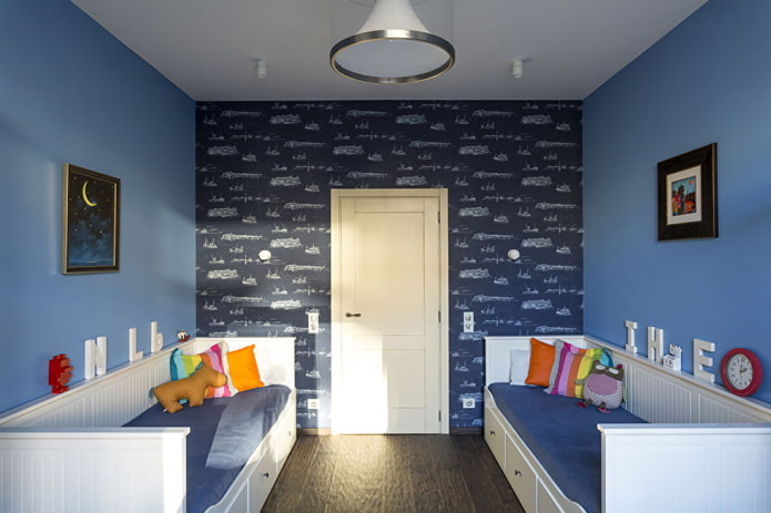 decoración en el interior de una habitación infantil en tonos azules