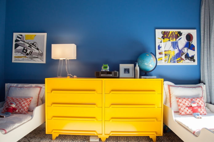 Muebles para la habitación infantil en tonos azules