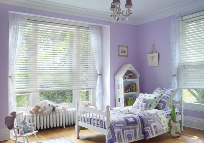 lamas horizontales en una habitación infantil