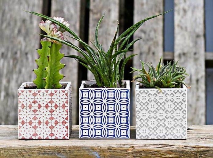 Macetas hechas con azulejos