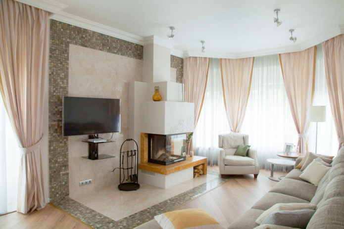 Chimenea de leña y TV en el salón