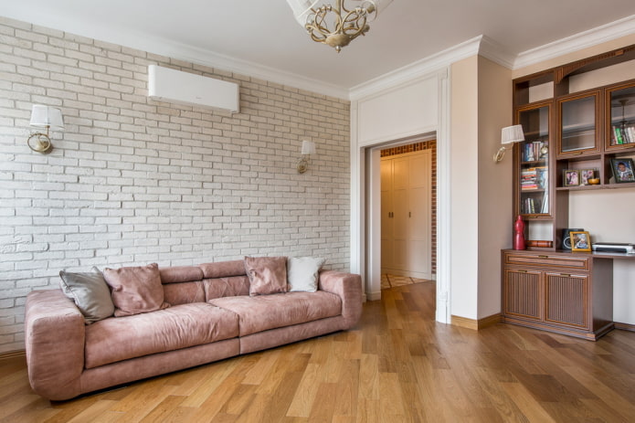 muebles en el recibidor en tonos beige