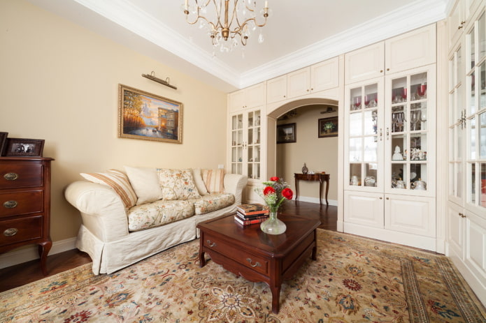 muebles en el recibidor en tonos beige