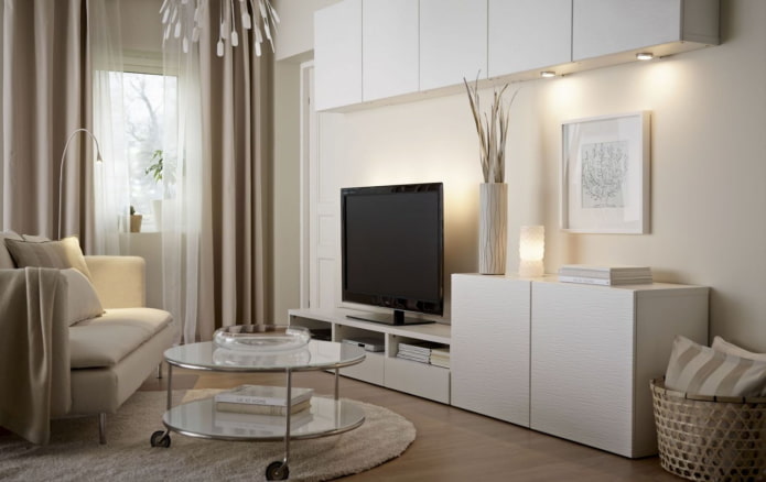 muebles en el recibidor en tonos beige