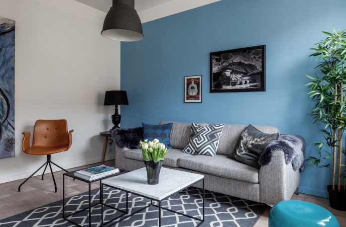 Salón azul de estilo escandinavo