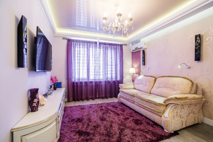 Sala de estar clásica con detalles brillantes