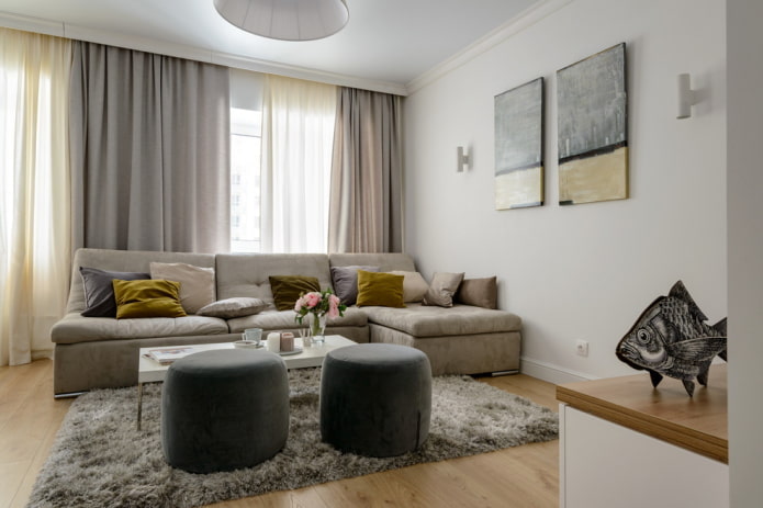 Interior de la sala de estar en tonos gris-beige