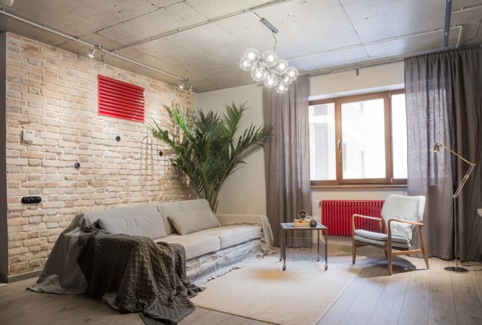 Sala de estar gris y detalles en rojo
