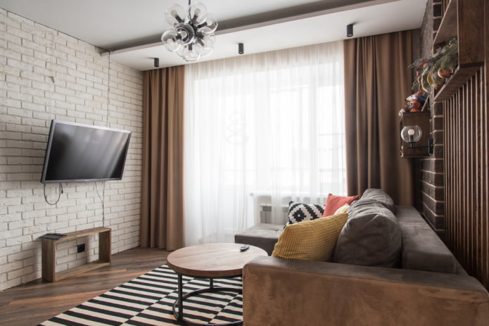 Sala de estar en tonos blancos y marrones