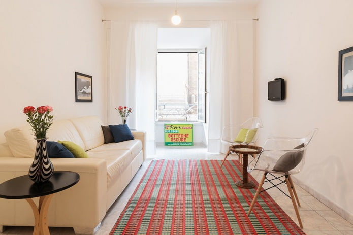 Habitación pequeña y luminosa