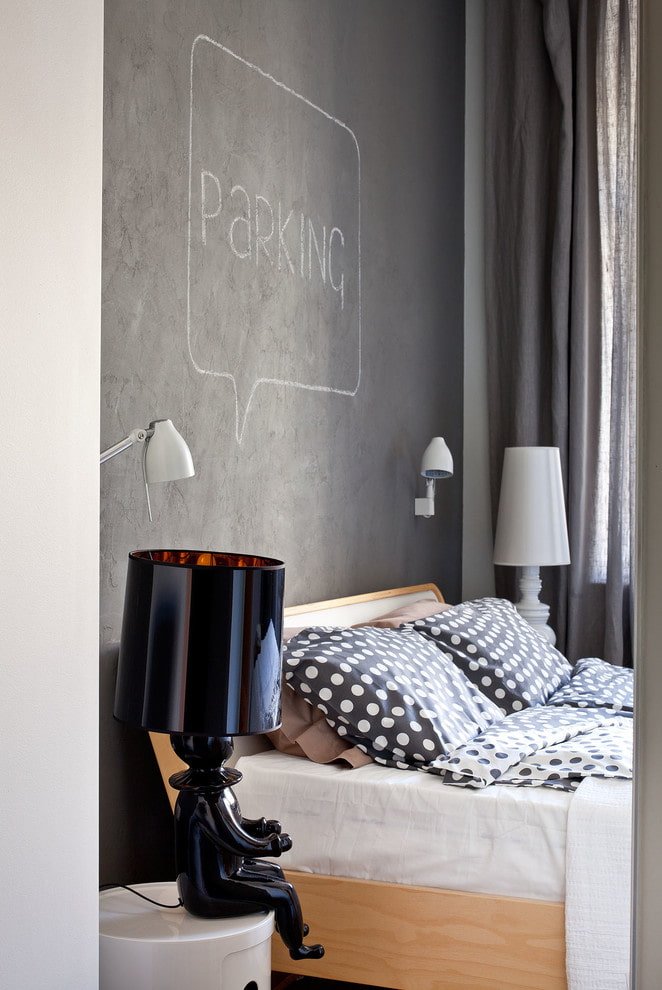 Pared de pizarra en el dormitorio