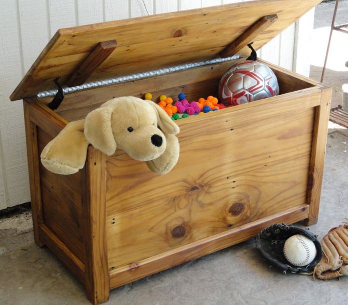 Arcón para guardar juguetes en la habitación infantil