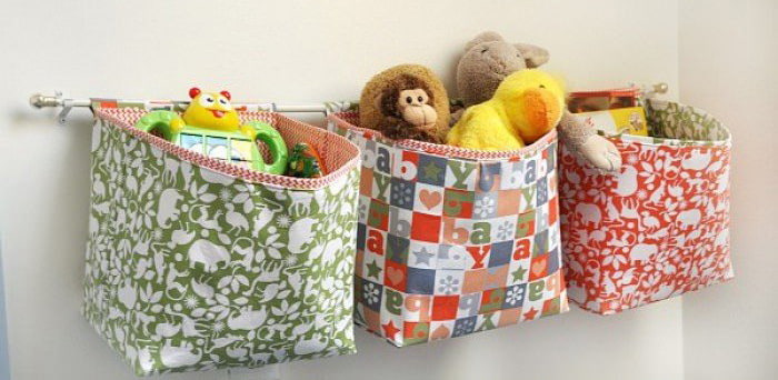 Bolsillos para guardar juguetes en la habitación infantil