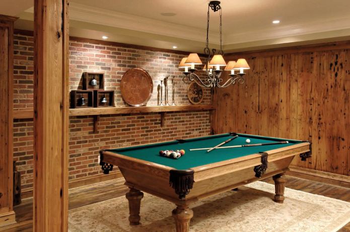 Interior de una sala de billar en la casa