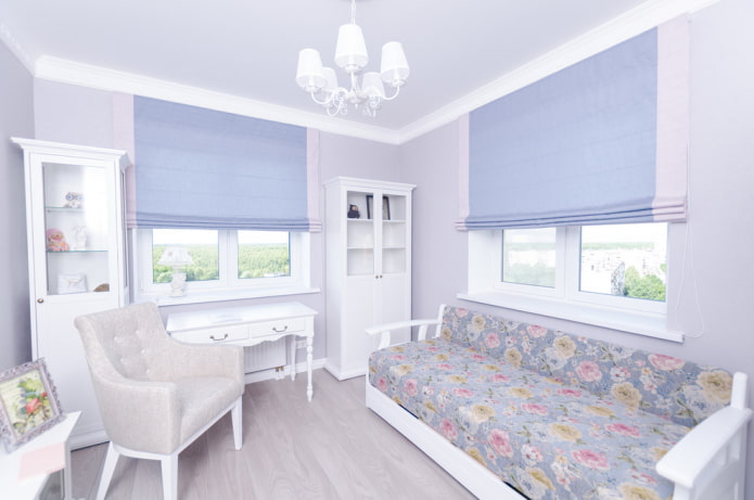 interior de una habitación infantil azul grisácea