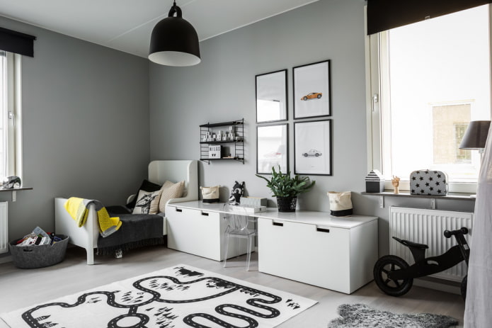 Muebles y decoración en el interior de una habitación infantil gris
