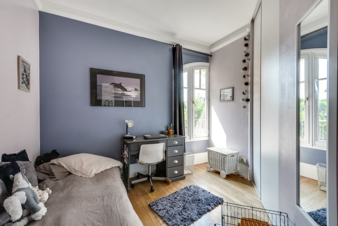 interior de una habitación infantil azul grisácea