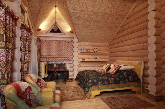 Casa de troncos desde el interior