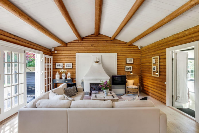 Decoración de interiores de una casa de troncos