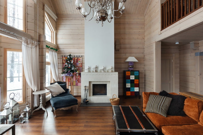 Chimenea en el interior del salón de la casa
