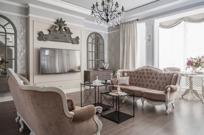 Sala de estar de estilo clásico en el interior de la casa