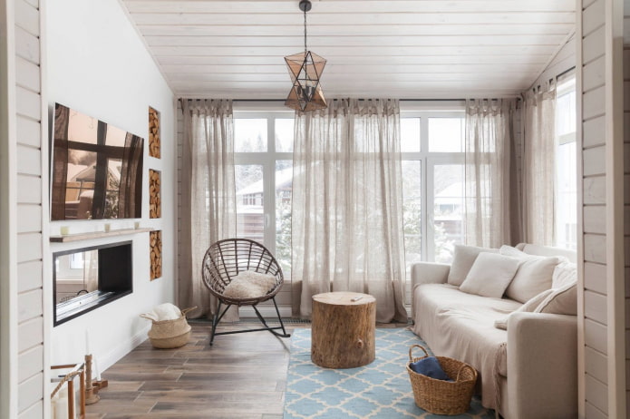 Pequeña sala de estar de estilo escandinavo en el interior de la casa