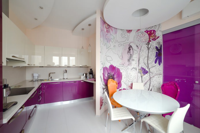 diseño de cocina en tonos blanco y morado