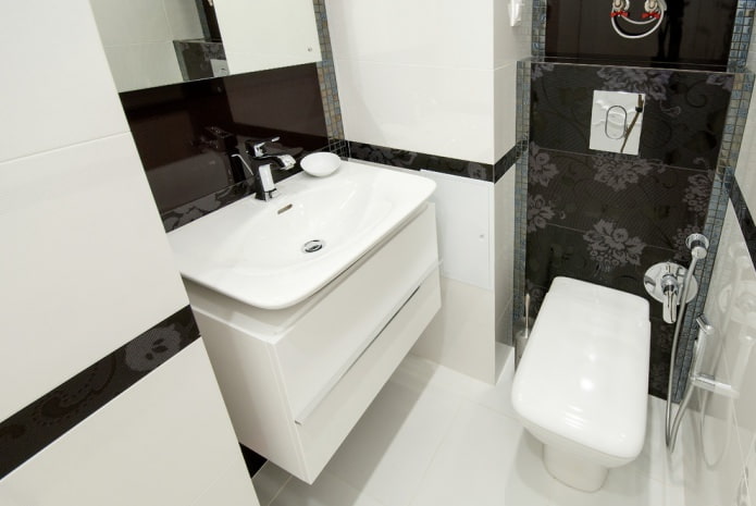 armario en el interior del baño