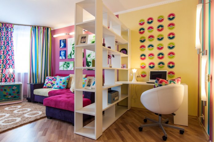 Salón amarillo y rosa