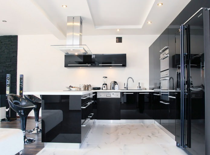 Interior de cocina en blanco y negro