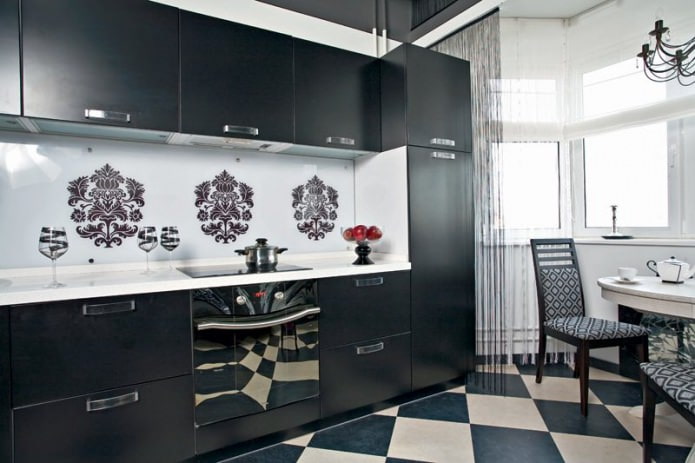 Interior de cocina en blanco y negro