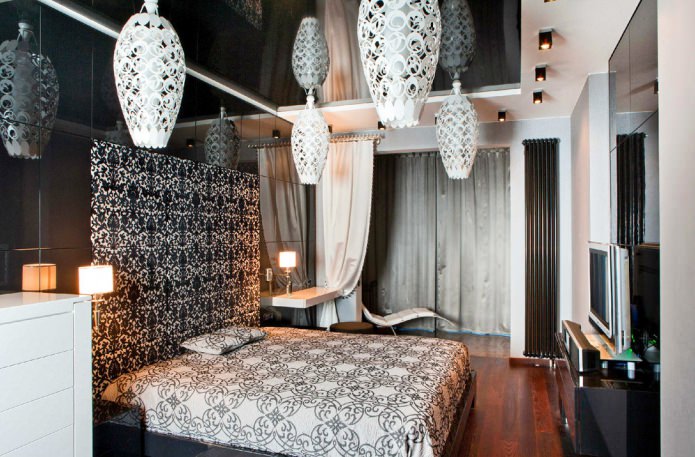 Interior de dormitorio en blanco y negro