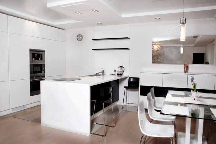 Interior de cocina en blanco y negro