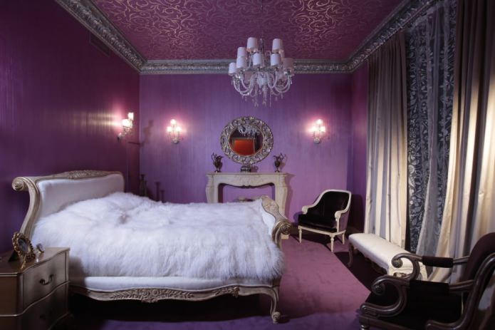 dormitorio morado de estilo clásico