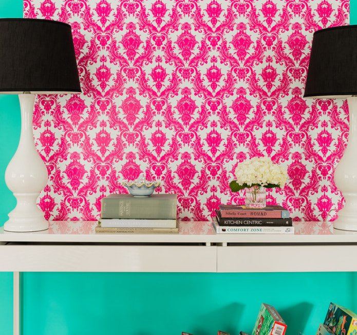 Interior turquesa y rosa