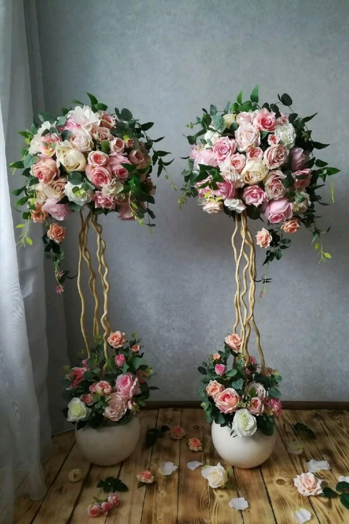 arreglo de rosas artificiales