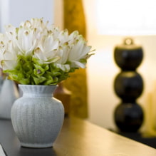 Flores artificiales en el interior-0