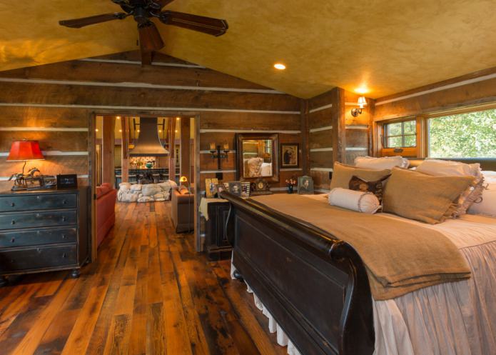 Interior de dormitorio estilo campestre italiano