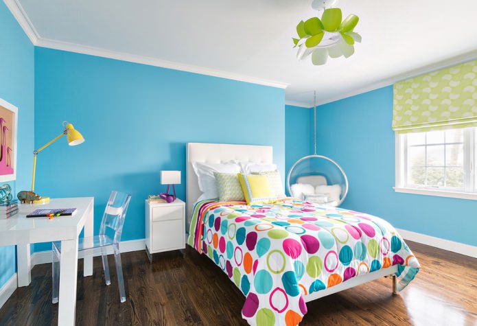 silla colgante en una habitación infantil