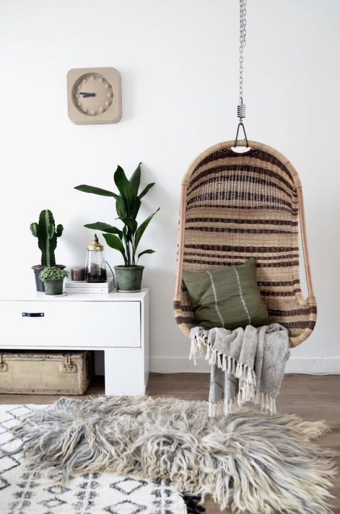 silla columpio en el interior